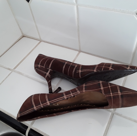 BCBG Girls Shoes - Picture 7 of 11